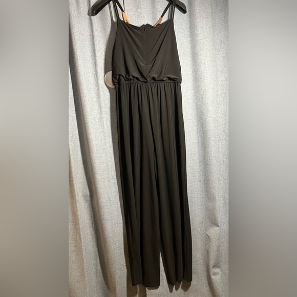 Emma & Michelle black jumpsuit with gold necklace size Large - Picture 3 of 7